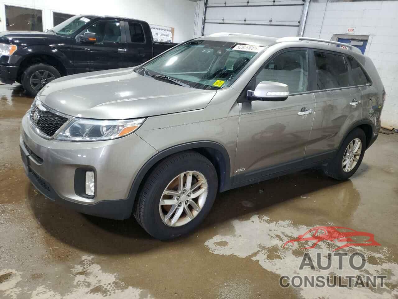 KIA SORENTO 2015 - 5XYKTCA68FG642621