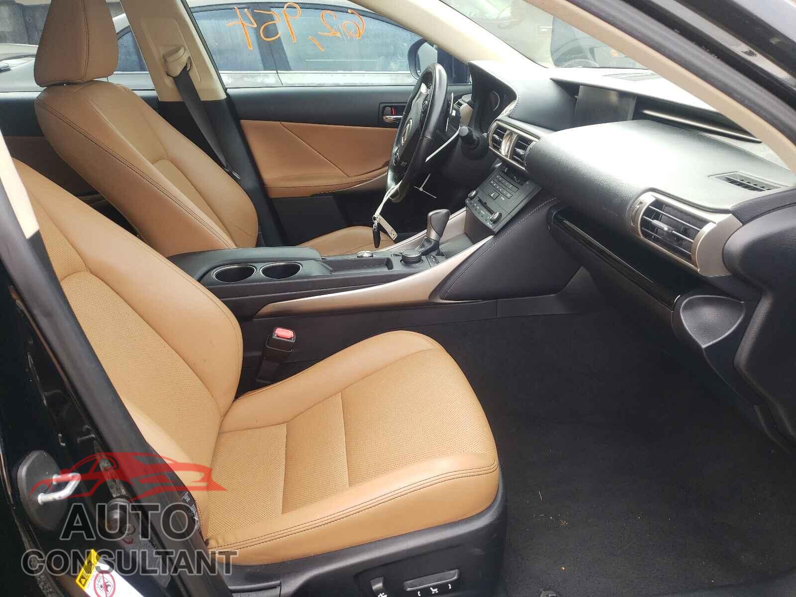 LEXUS IS 2016 - JTHBA1D25G5012583