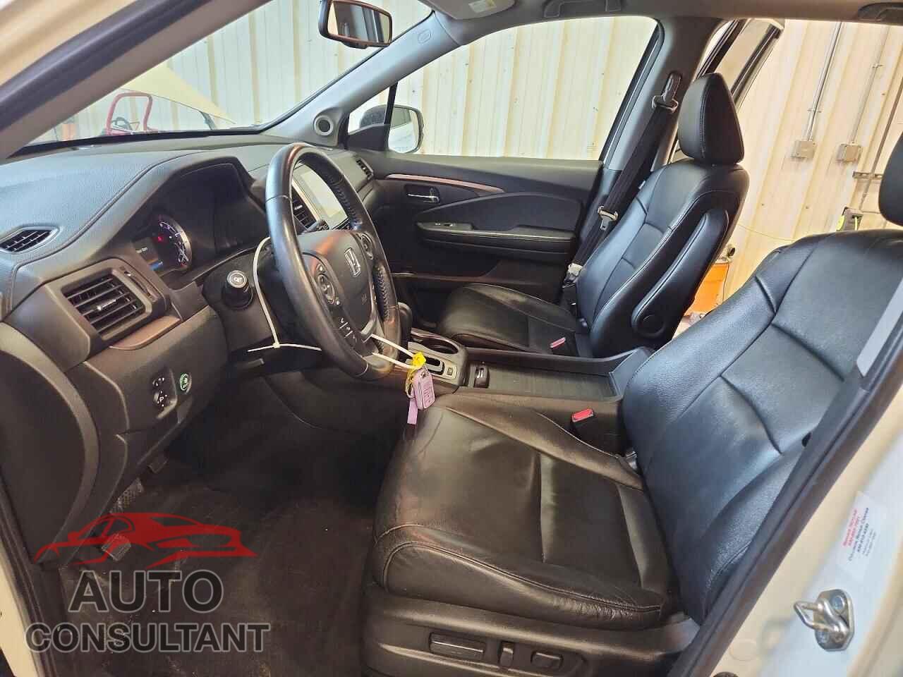 HONDA PILOT 2017 - 5FNYF6H77HB026419