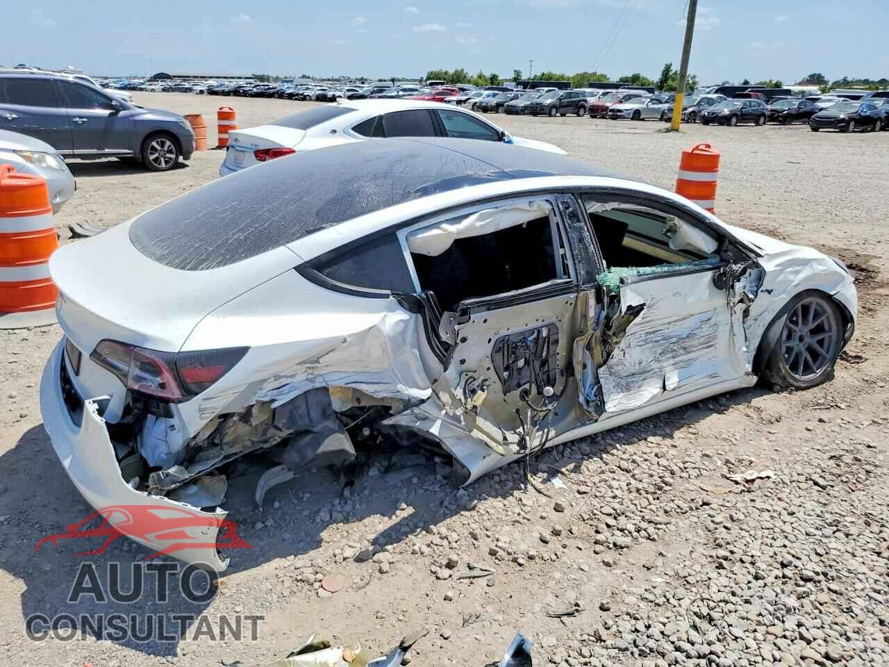 TESLA MODEL 3 2021 - 5YJ3E1EA2MF097005