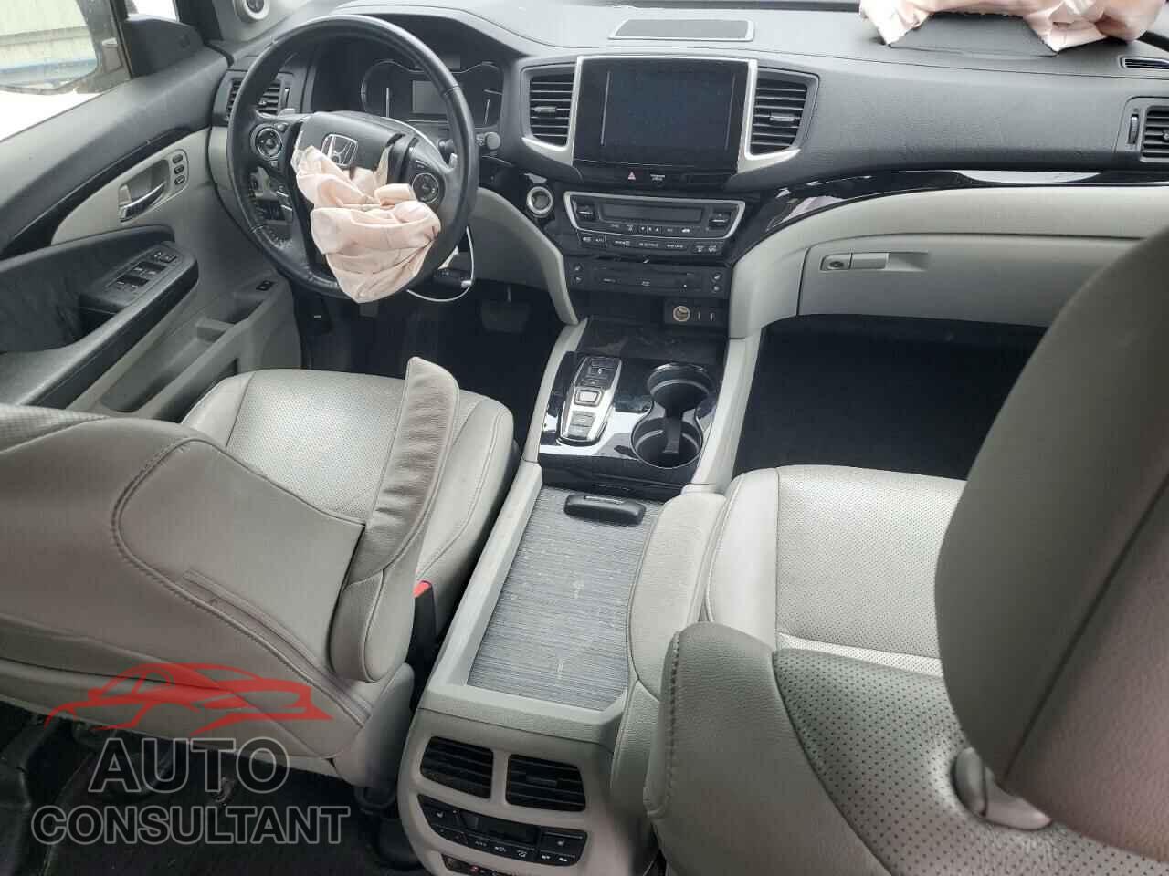 HONDA PILOT 2017 - 5FNYF6H00HB001154