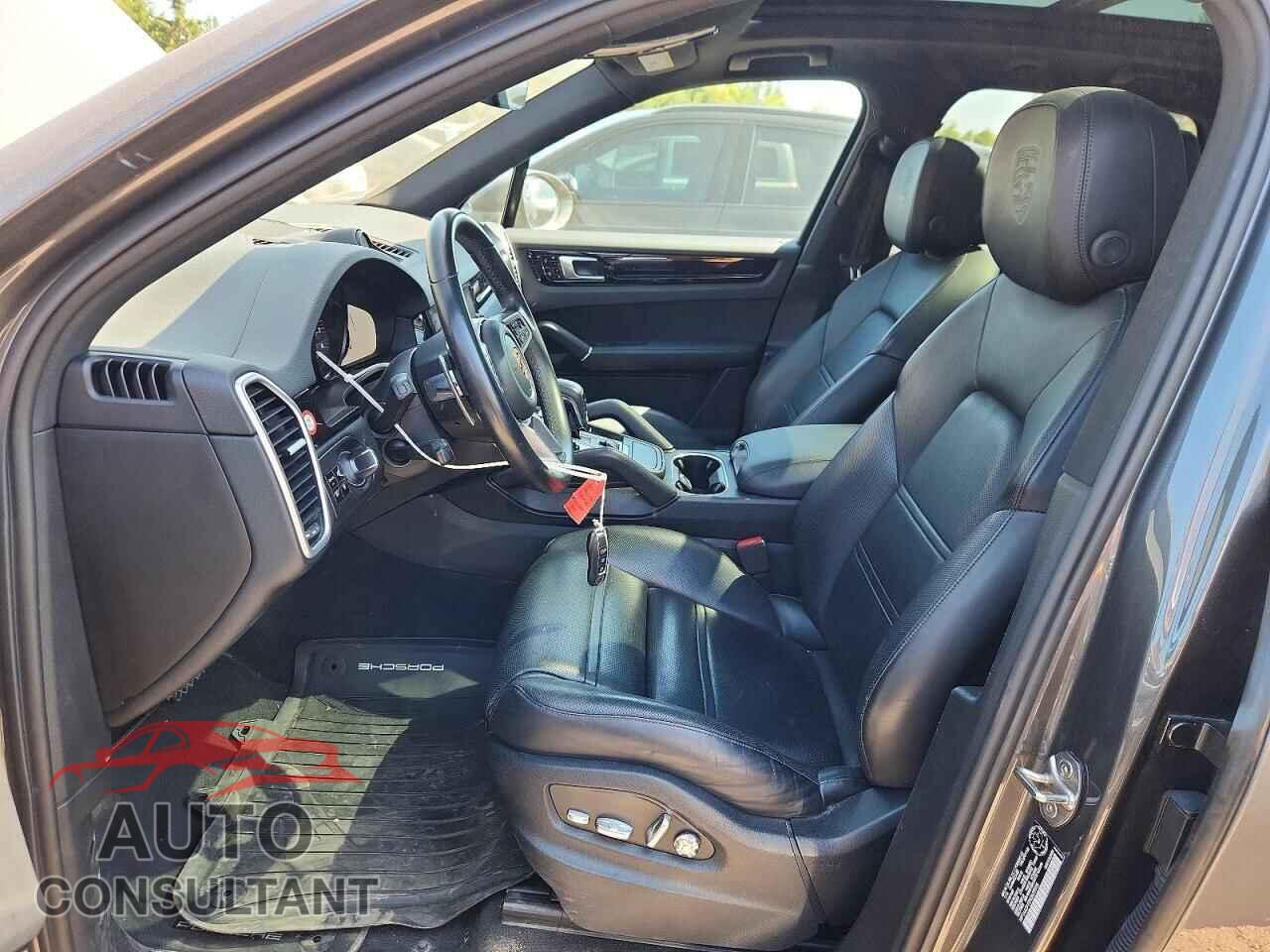 PORSCHE CAYENNE 2019 - WP1AA2AY2KDA09505
