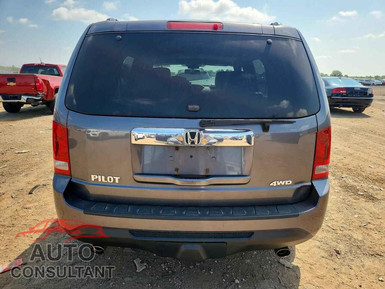 HONDA PILOT 2015 - 5FNYF4H52FB007745