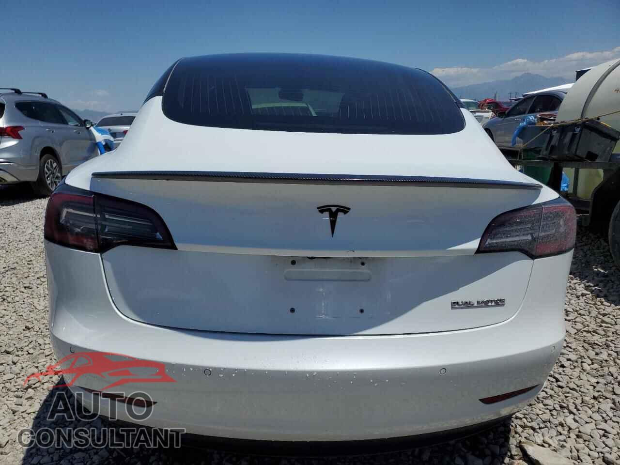 TESLA MODEL 3 2018 - 5YJ3E1EB7JF072704
