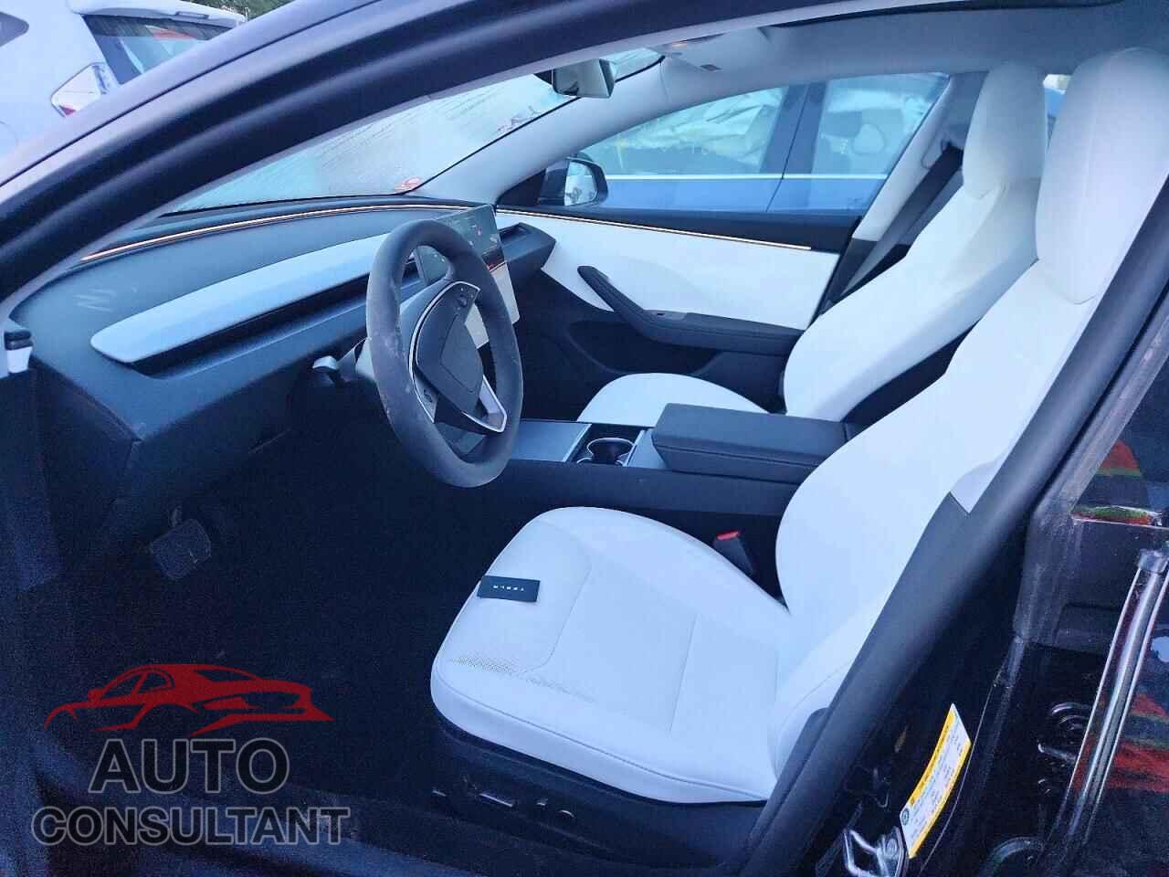 TESLA MODEL 3 2026 - 5YJ3E1EB3TF215859