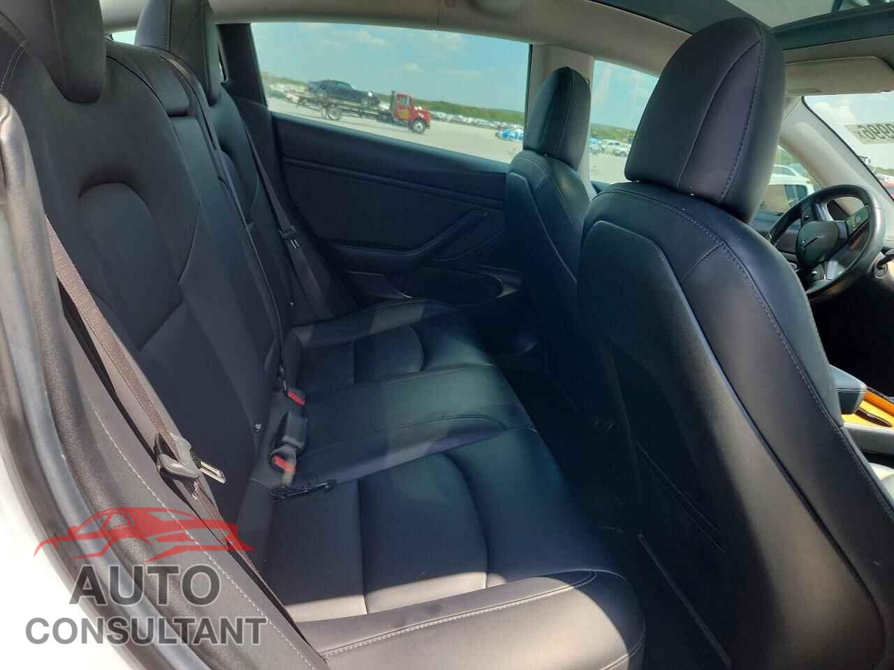 TESLA MODEL 3 2018 - 5YJ3E1EA5JF040096