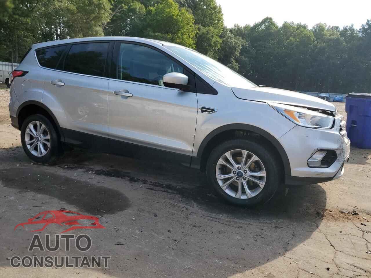FORD ESCAPE 2017 - 1FMCU0GD5HUE45618