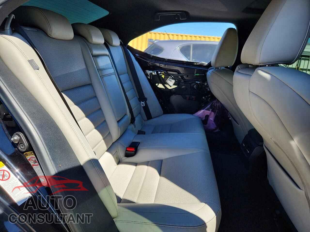 LEXUS IS 2014 - JTHBE1D28E5002454