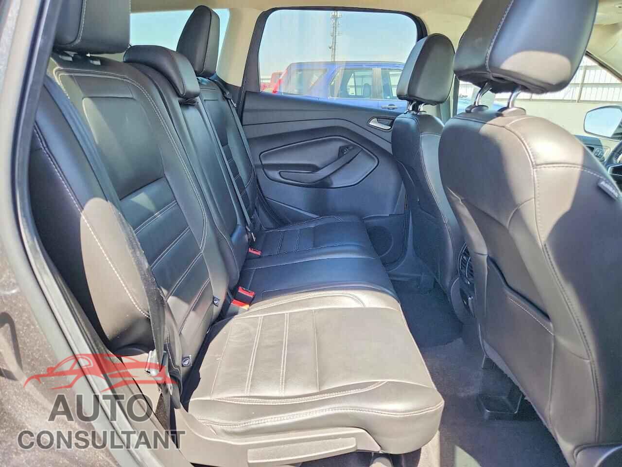 FORD ESCAPE 2017 - 1FMCU0J97HUB45065