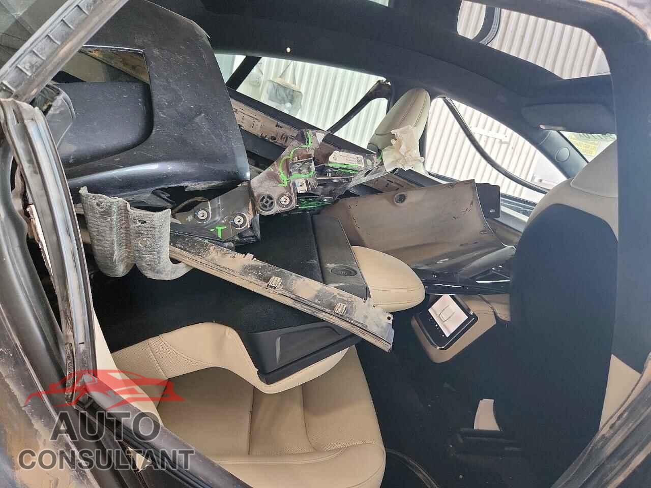 TESLA MODEL S 2021 - 5YJSA1E56MF441395