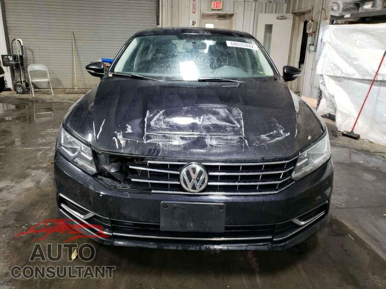 VOLKSWAGEN PASSAT 2017 - 1VWAT7A37HC050009