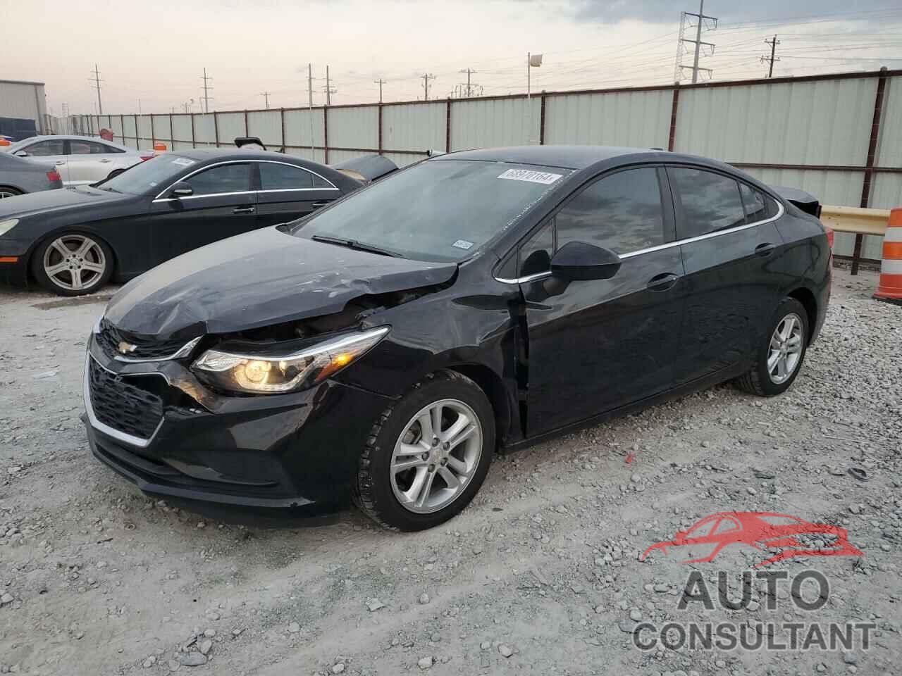 CHEVROLET CRUZE 2018 - 1G1BE5SM1J7242059