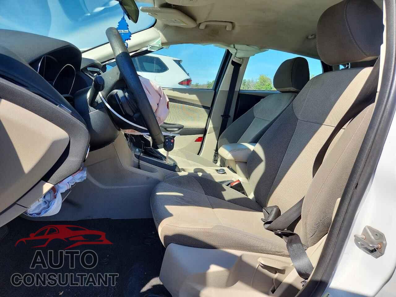 FORD FOCUS 2014 - 1FADP3K2XEL119358