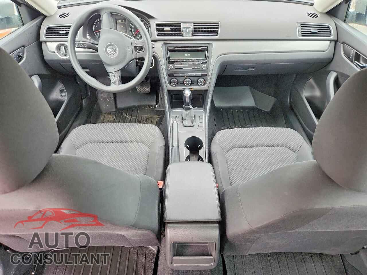 VOLKSWAGEN PASSAT 2013 - 1VWAP7A38DC031631