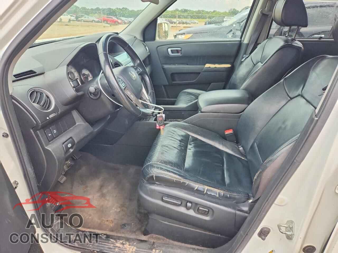 HONDA PILOT 2011 - 5FNYF4H9XBB009773