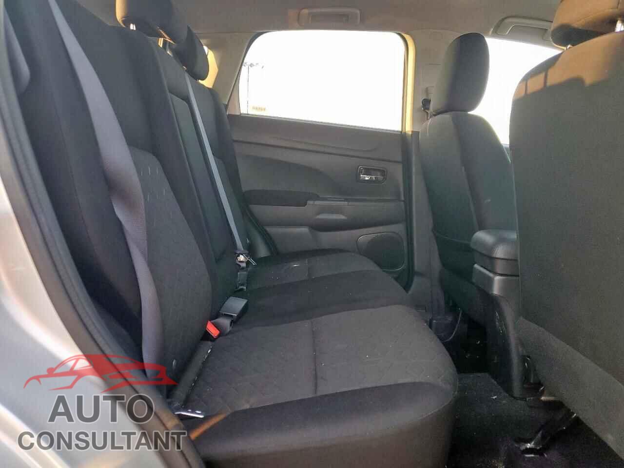MITSUBISHI OUTLANDER 2020 - JA4AR3AU7LU005202