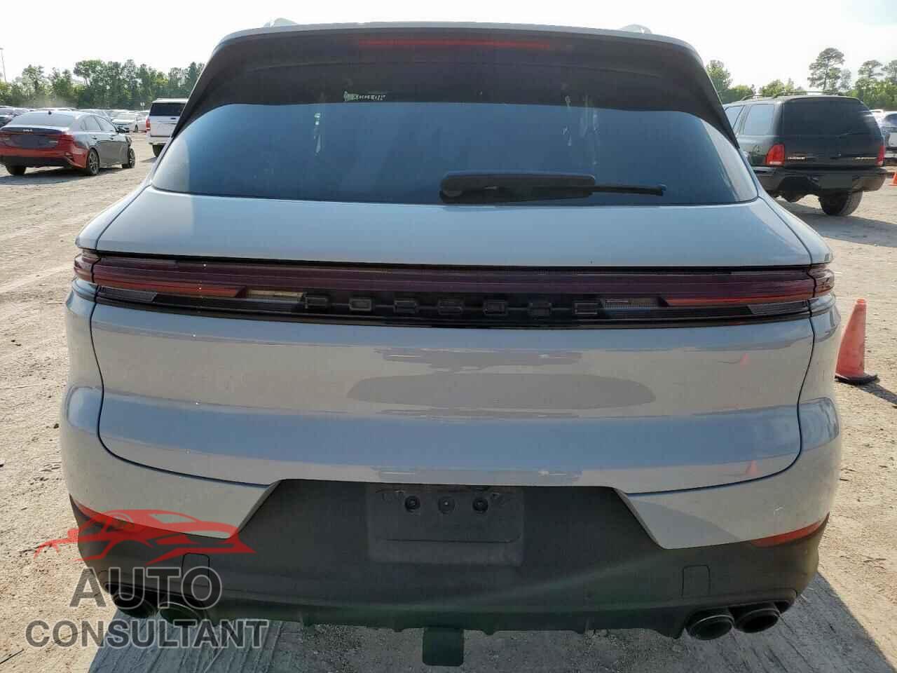 PORSCHE CAYENNE 2024 - WP1AA2AY9RDA12427