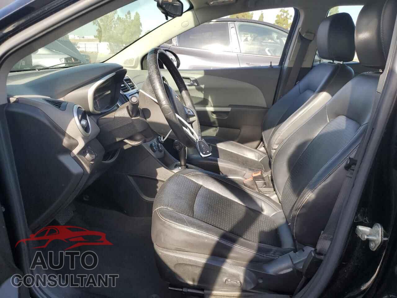 CHEVROLET SONIC 2018 - 1G1JF5SB3J4135801