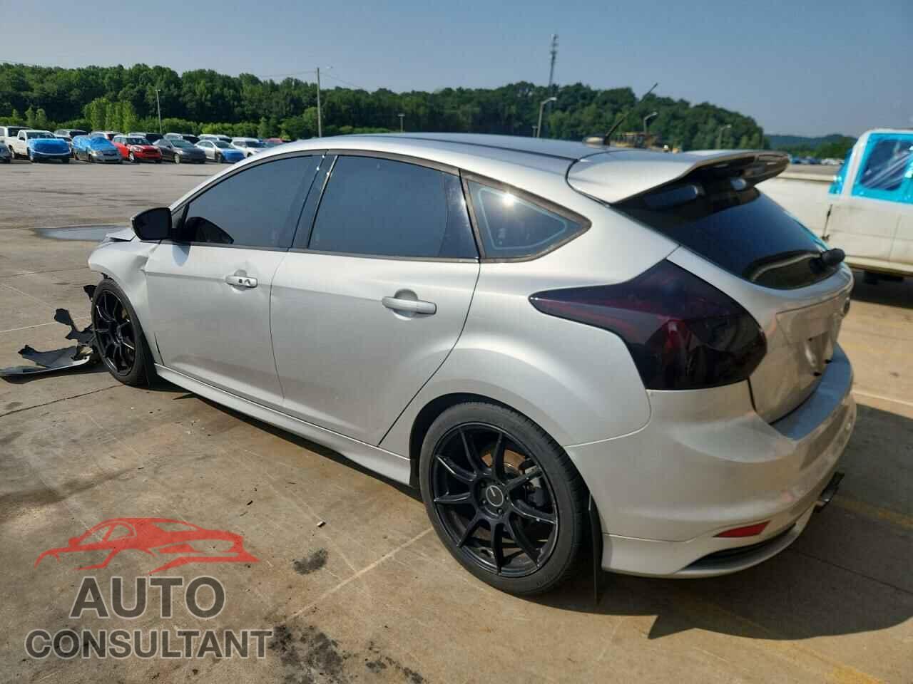 FORD FOCUS 2013 - 1FADP3L92DL196879