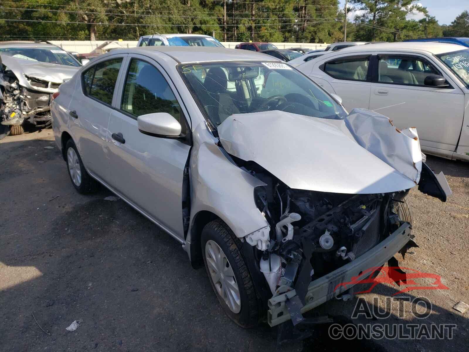 NISSAN VERSA 2018 - 3N1CN7AP0JL813168