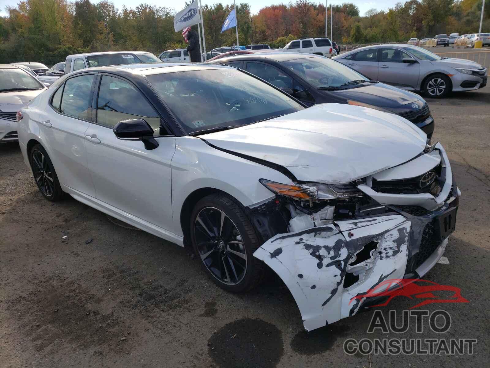 TOYOTA CAMRY 2018 - 4T1B61HK1JU155410