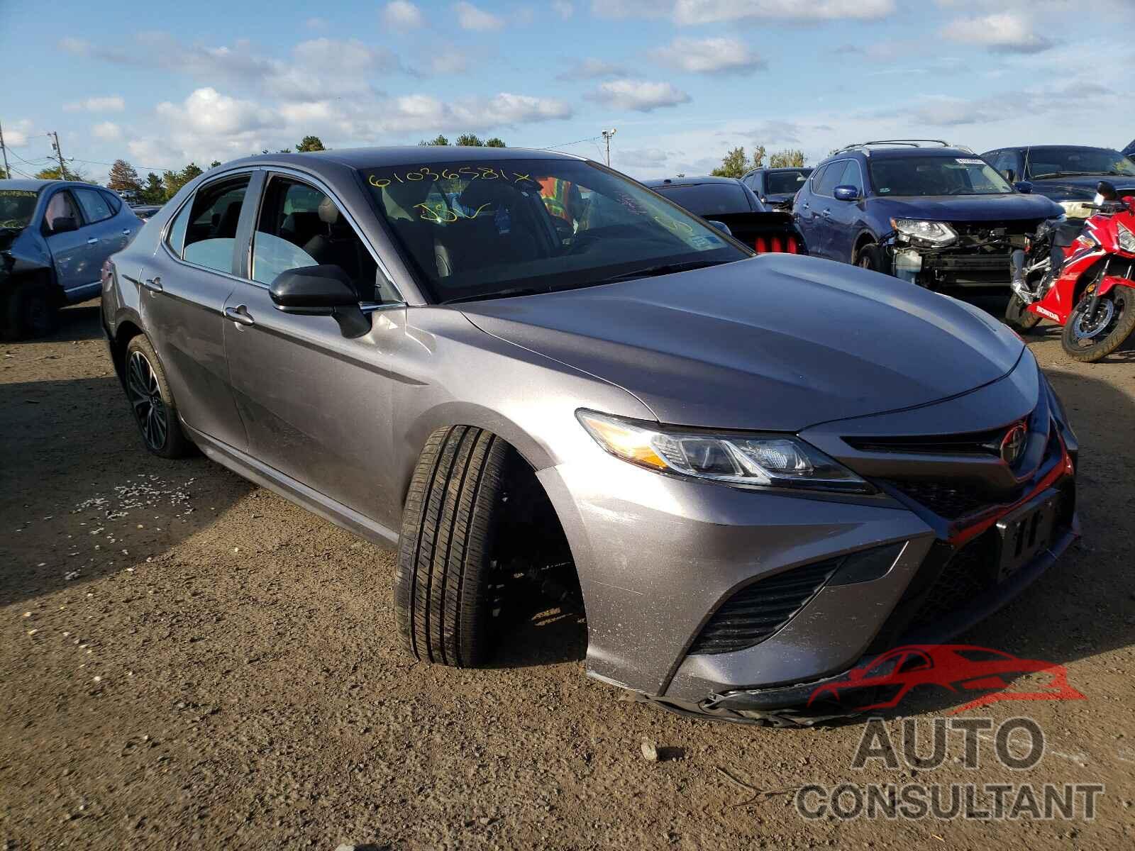 TOYOTA CAMRY 2018 - 4T1B11HK9JU115218