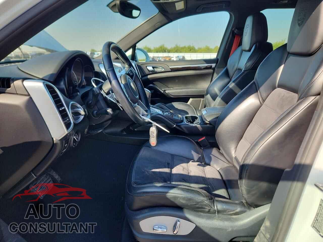 PORSCHE CAYENNE 2018 - WP1AA2A23JKA03492