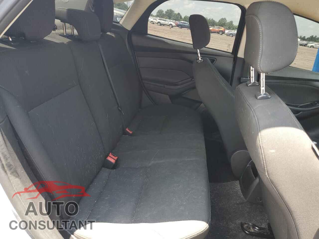 FORD FOCUS 2015 - 1FADP3E24FL376254
