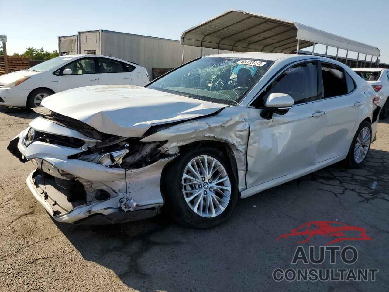 TOYOTA CAMRY 2018 - 4T1B11HK0JU005075