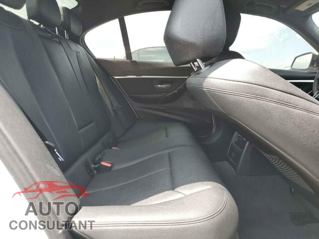BMW 3 SERIES 2018 - WBA8B9C57JEE82155