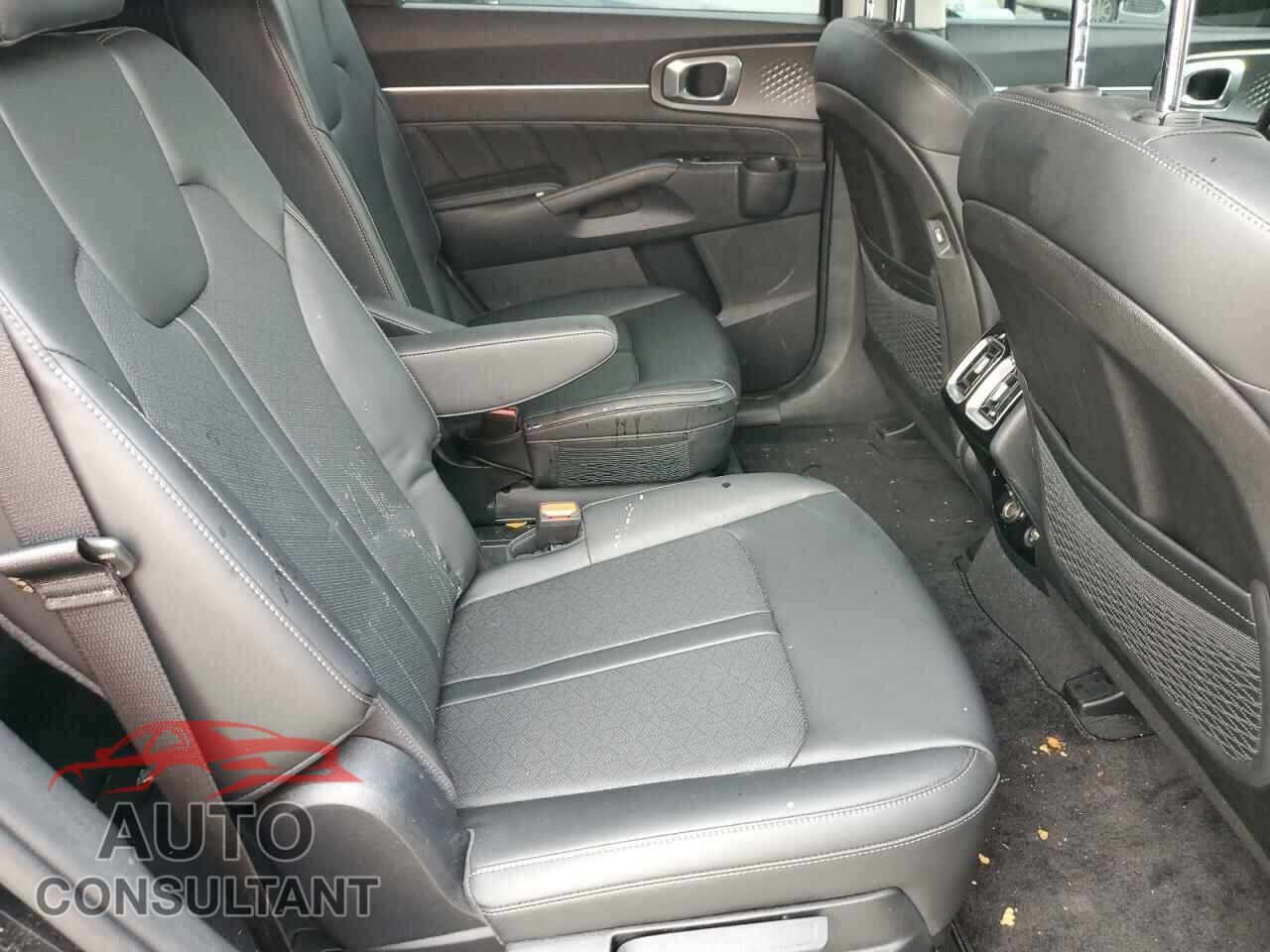 KIA SORENTO 2023 - 5XYRK4LF3PG201324