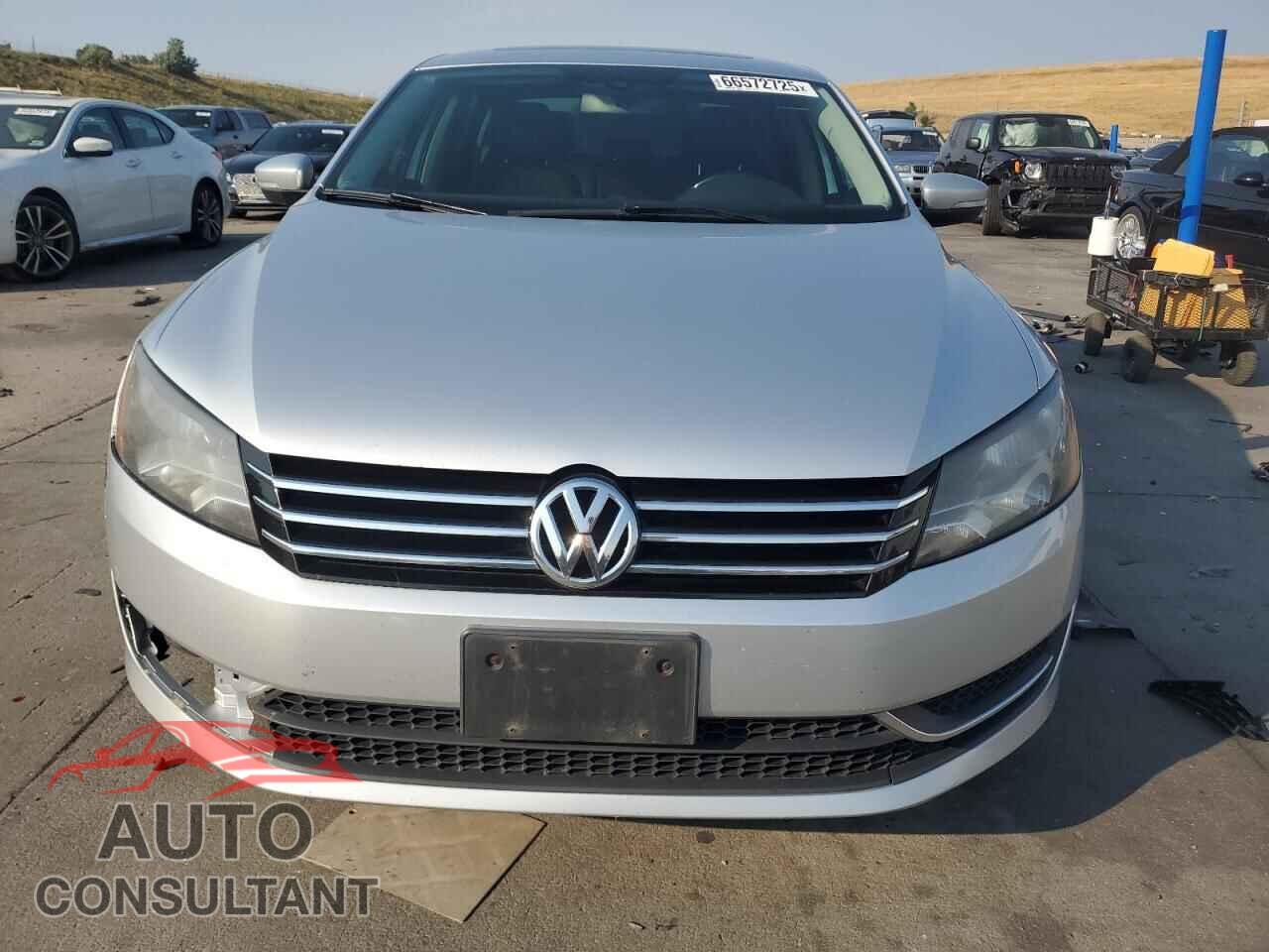 VOLKSWAGEN PASSAT 2013 - 1VWBP7A35DC126099