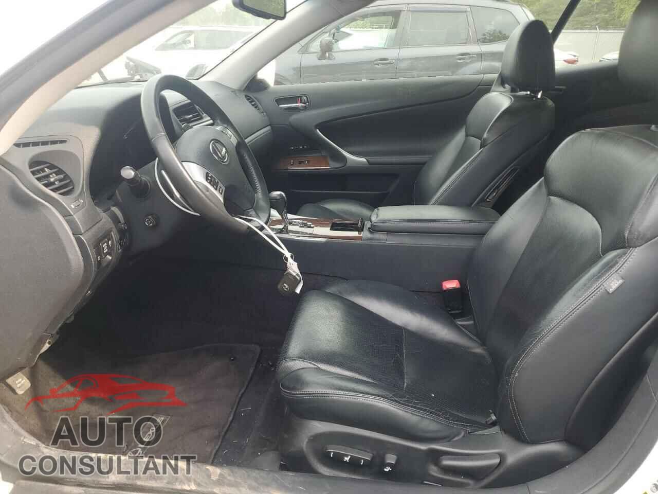 LEXUS IS 2011 - JTHFF2C27B2520817