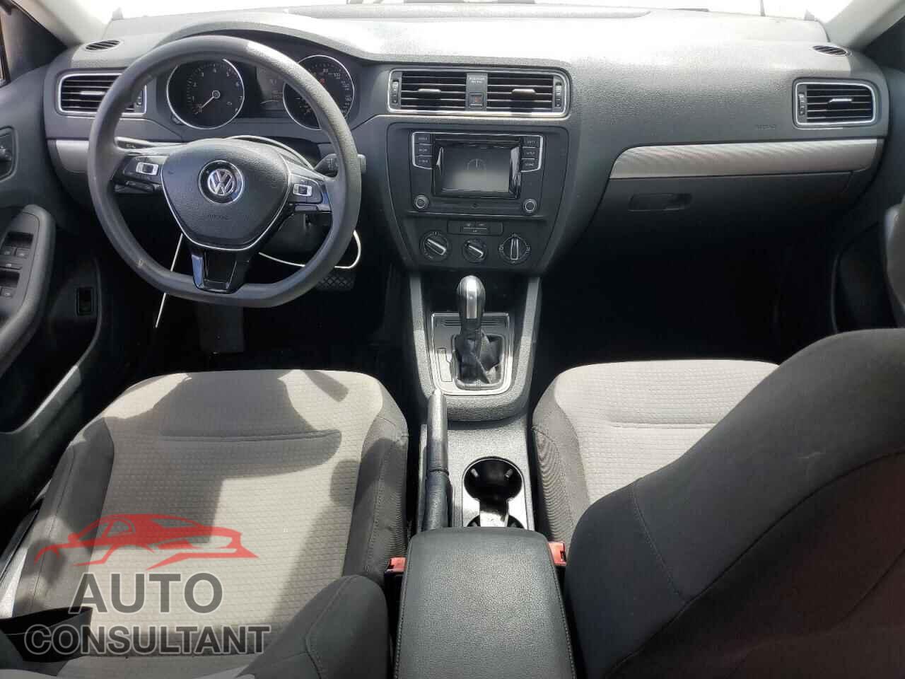 VOLKSWAGEN JETTA 2017 - 3VW2B7AJ8HM381606