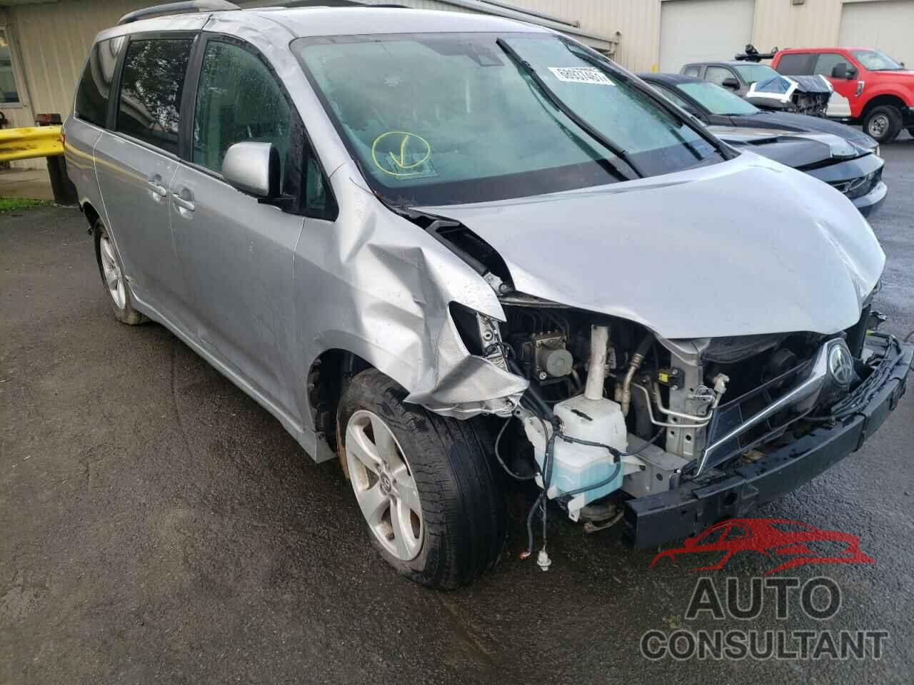 TOYOTA SIENNA 2018 - 5TDKZ3DC1JS957630