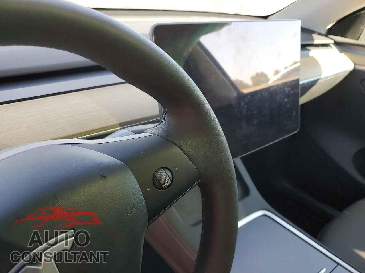 TESLA MODEL Y 2023 - LRWYGDFD7PC164187