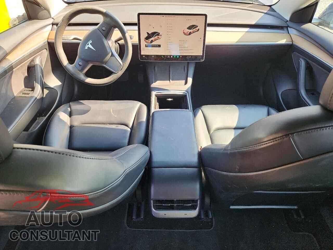 TESLA MODEL 3 2021 - 5YJ3E1EB5MF044100