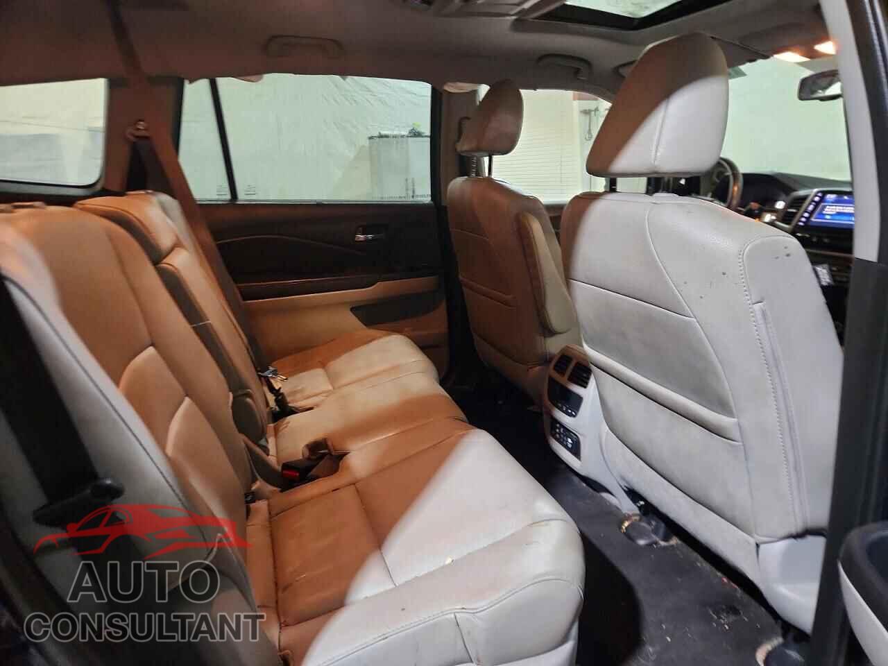 HONDA PILOT 2017 - 5FNYF6H99HB048343