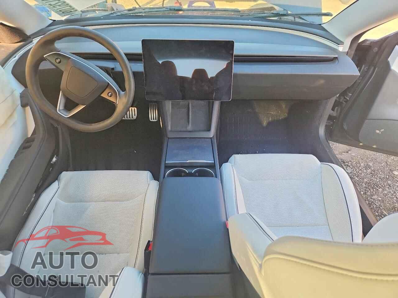 TESLA MODEL 3 2024 - 5YJ3E1ET3RF830526