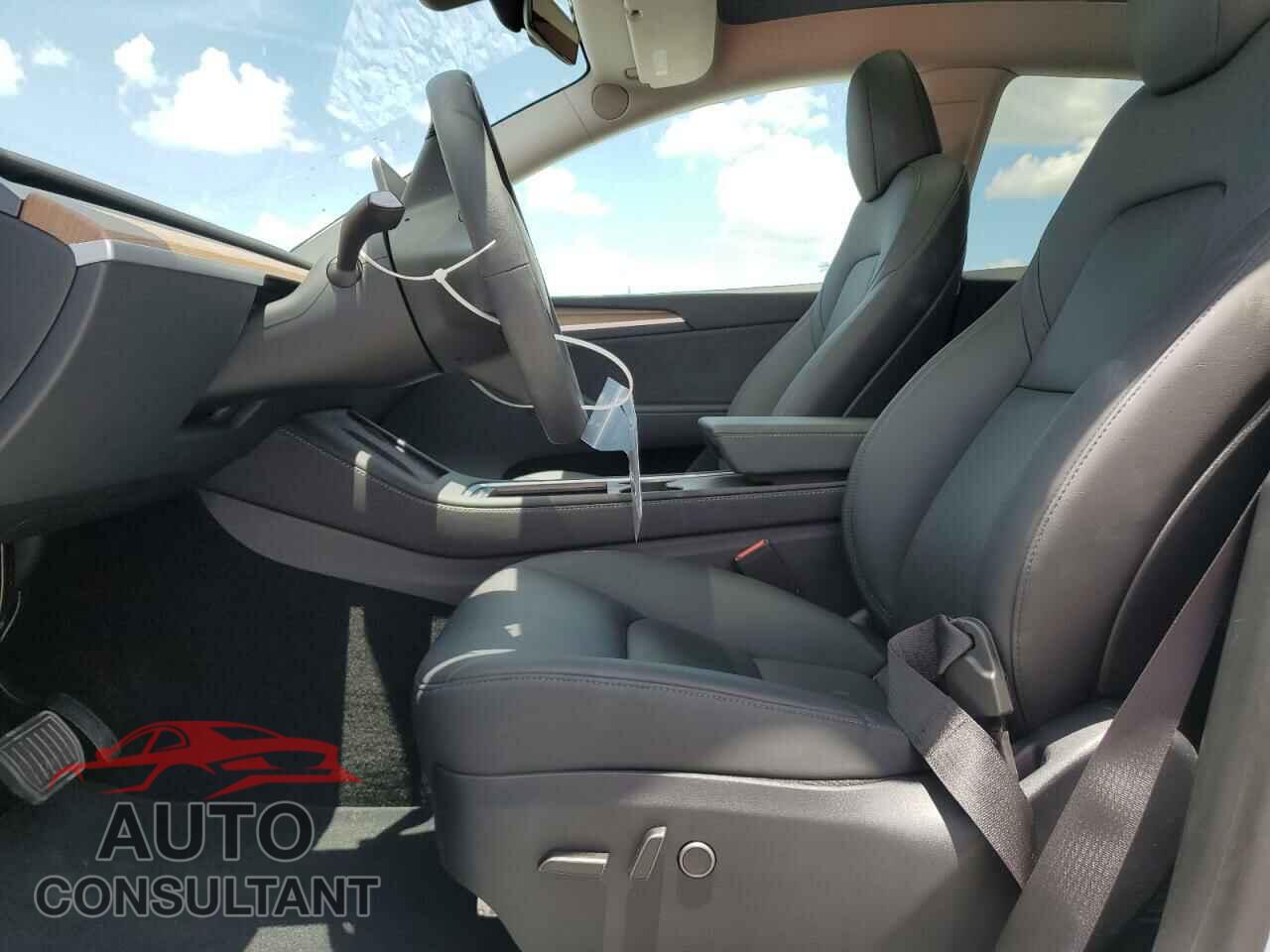 TESLA MODEL Y 2025 - 7SAYGDED1SA368418