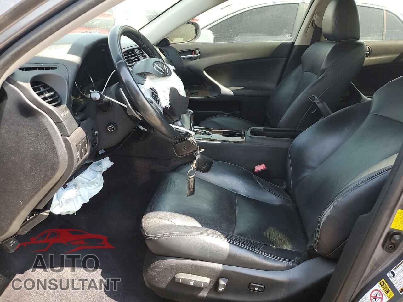 LEXUS IS 2013 - JTHCE5C22D5003028