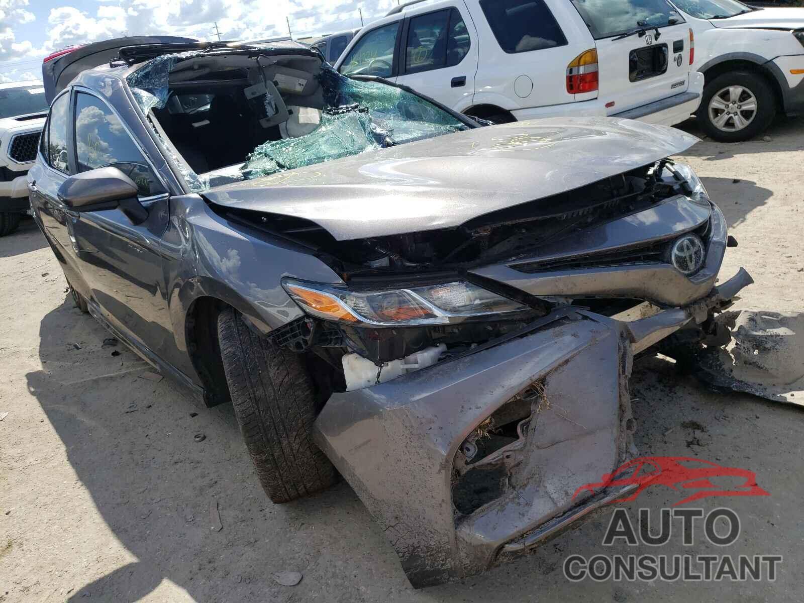 TOYOTA CAMRY 2018 - 4T1B11HK1JU516245