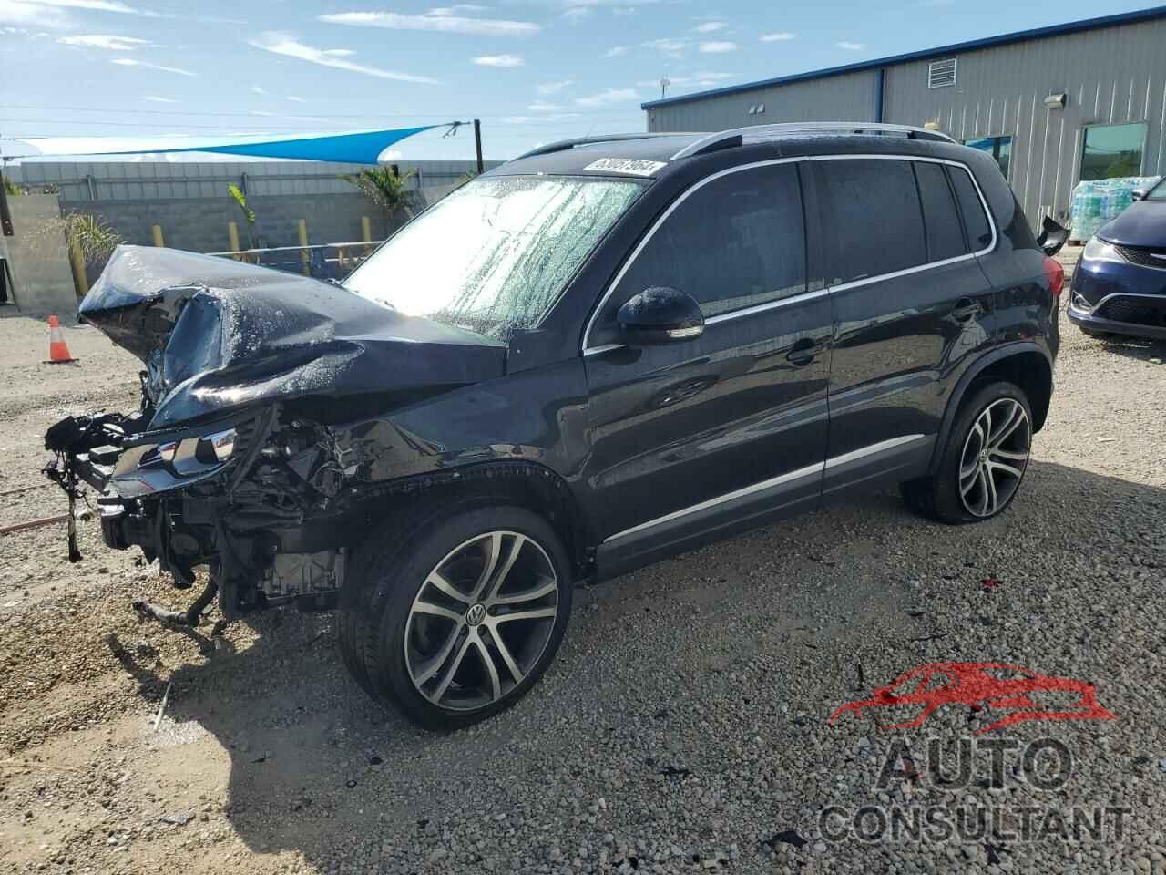 VOLKSWAGEN TIGUAN 2017 - WVGVV7AX7HK027333