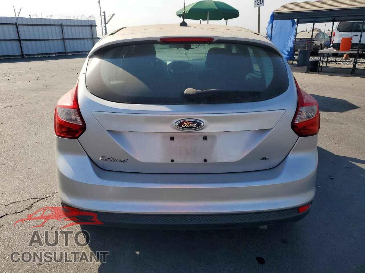FORD FOCUS 2014 - 1FADP3K2XEL317714