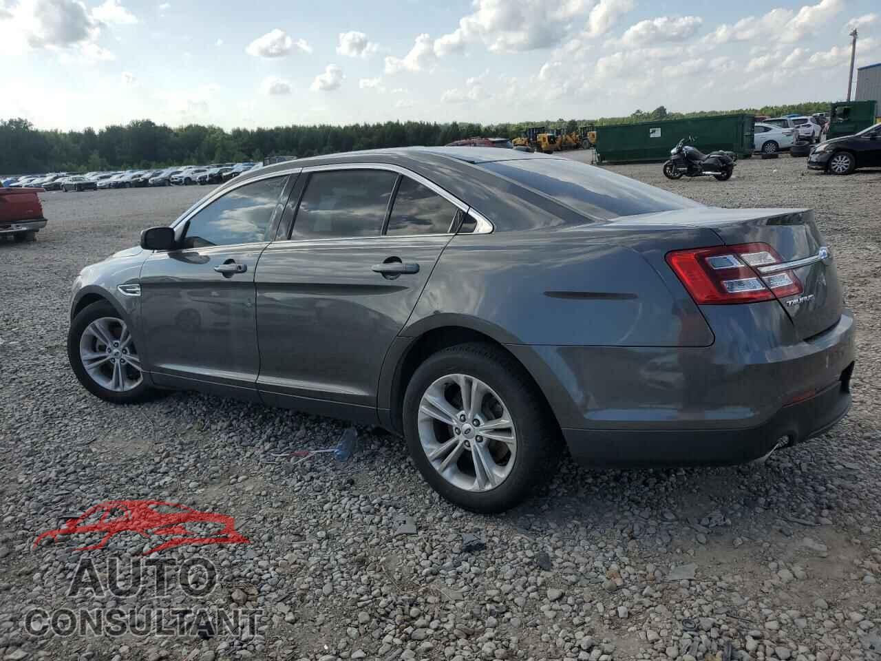 FORD TAURUS 2018 - 1FAHP2E82JG105663