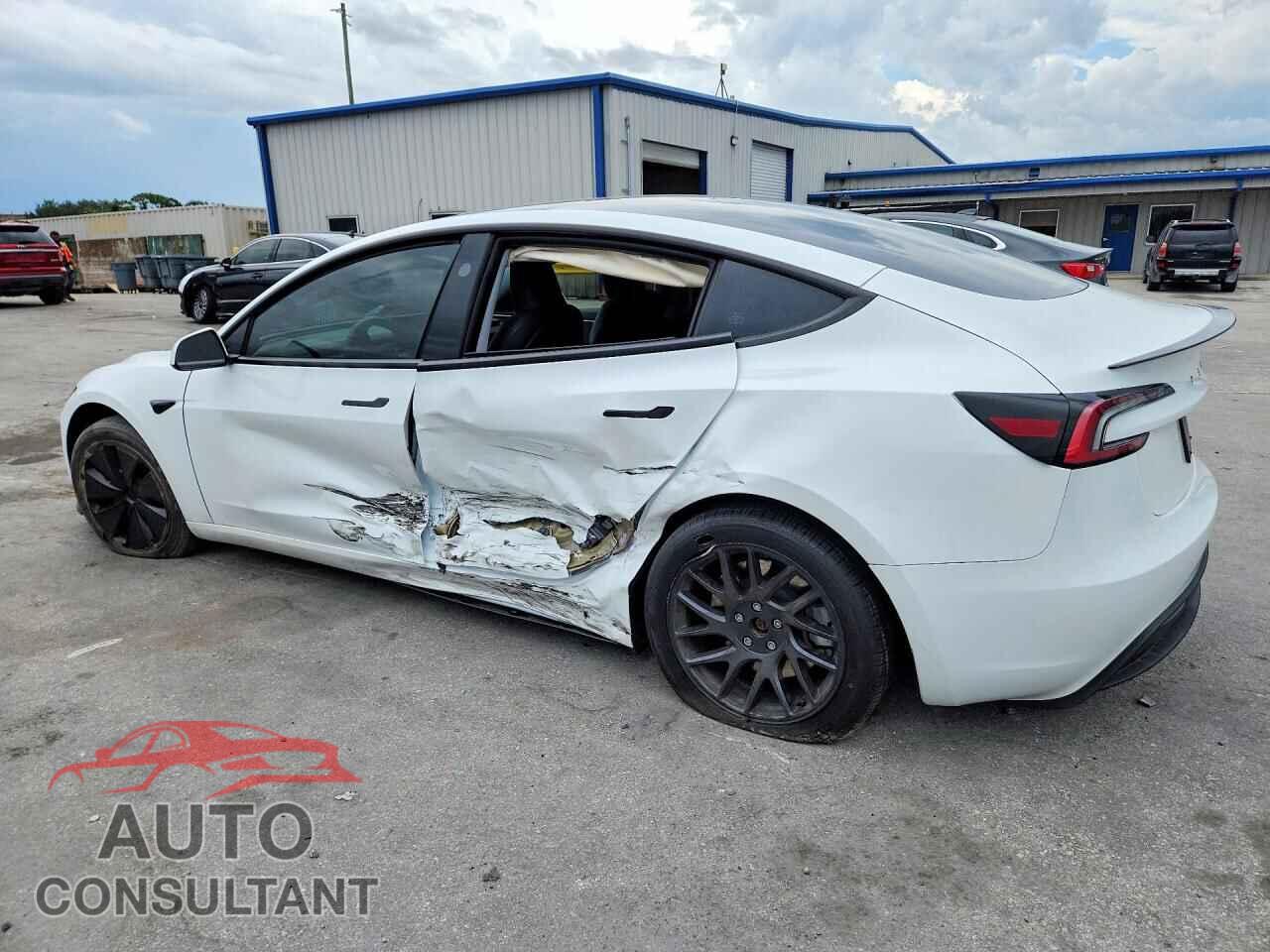 TESLA MODEL 3 2024 - 5YJ3E1EA0RF743763