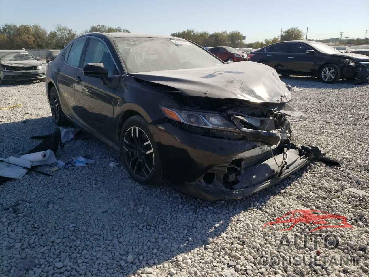 TOYOTA CAMRY 2018 - 4T1B11HK8JU057697