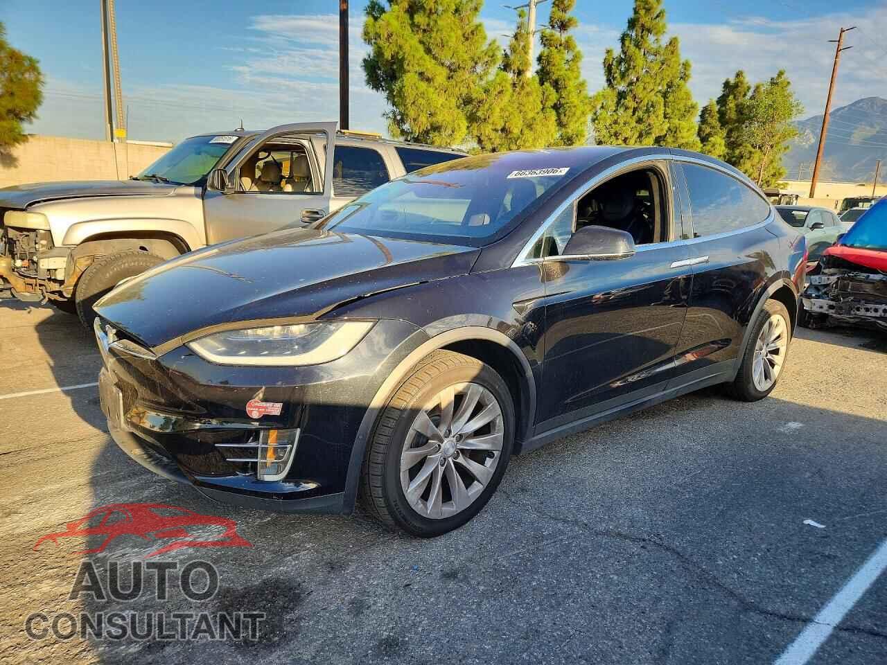 TESLA MODEL X 2017 - 5YJXCAE28HF060238