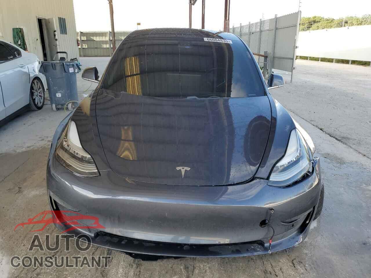 TESLA MODEL 3 2019 - 5YJ3E1EB2KF454821