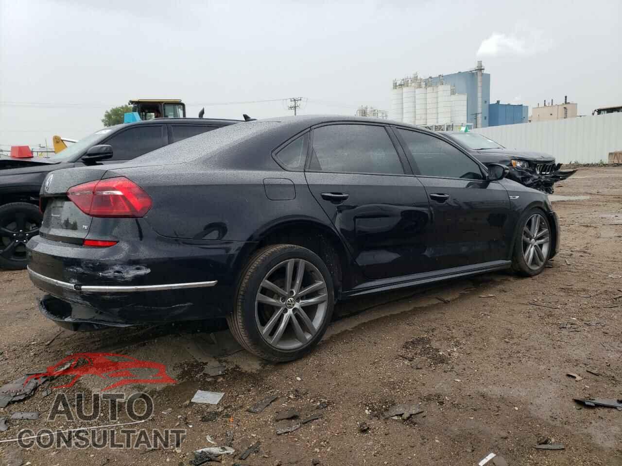 VOLKSWAGEN PASSAT 2018 - 1VWAA7A33JC018878